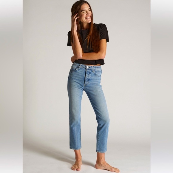 ✨ AMO Denim ✨ Chloe Crop Jeans Forever Young Wash Size 26 $278 - Picture 3 of 15